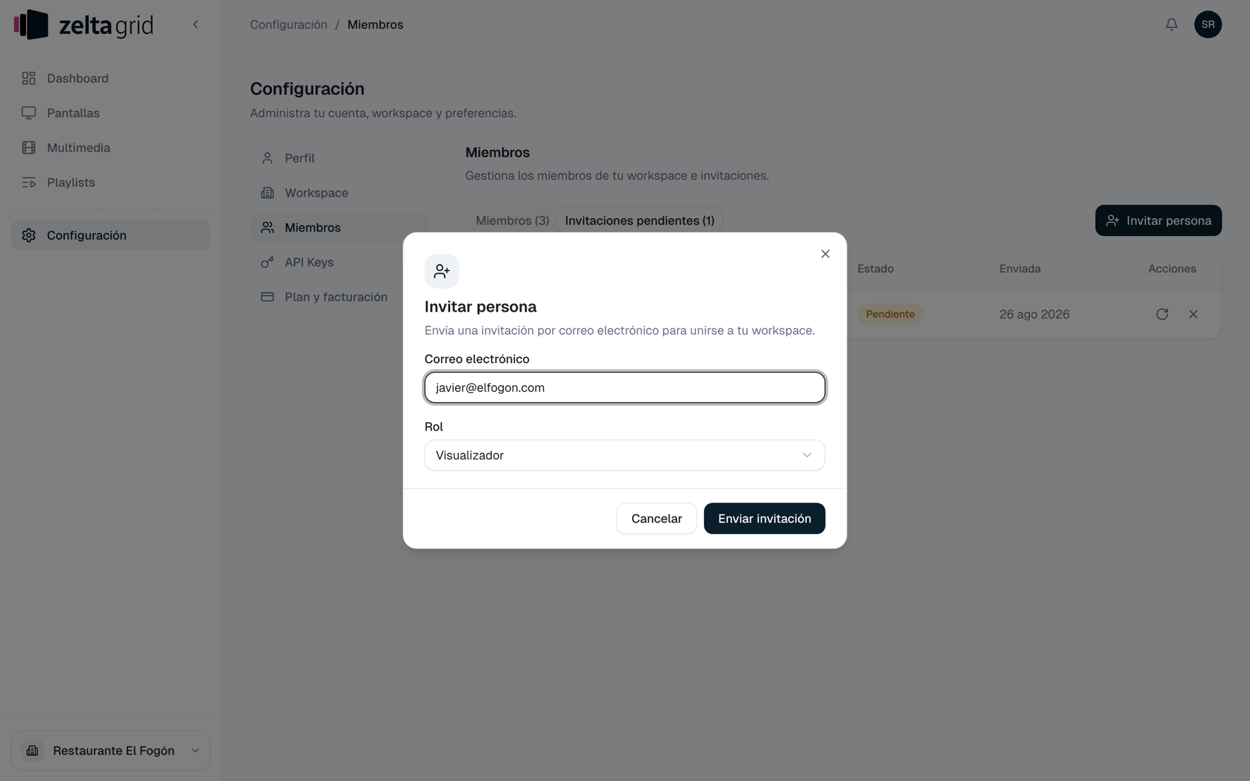 Diálogo Invitar persona con los campos de correo electrónico y rol